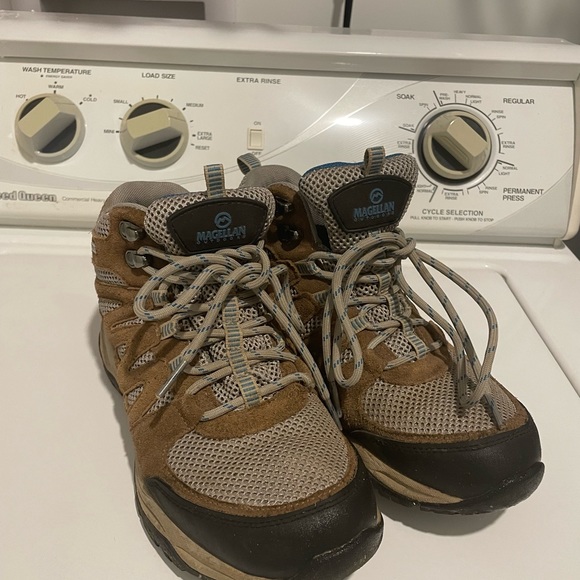 Hybrid Hiker Magellan Women's Emory Mid Hiker Magellan